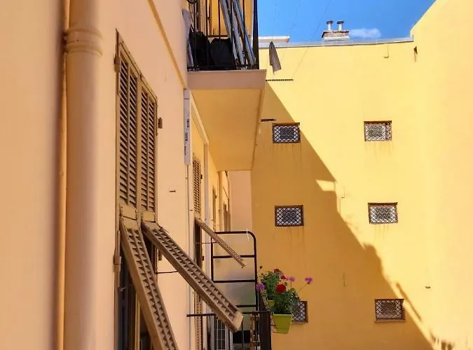 Lou Nidou, Centre Apartamento Niza